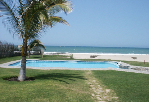 casas de playa peru mancora